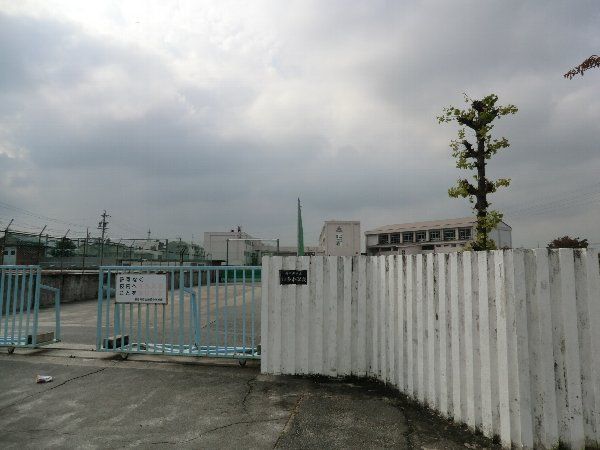 中学校　春日井市立知多中学校（中学校）まで377m