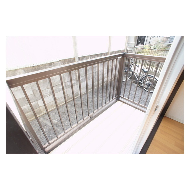 バルコニー　毎日の洗濯物干しにご利用ください