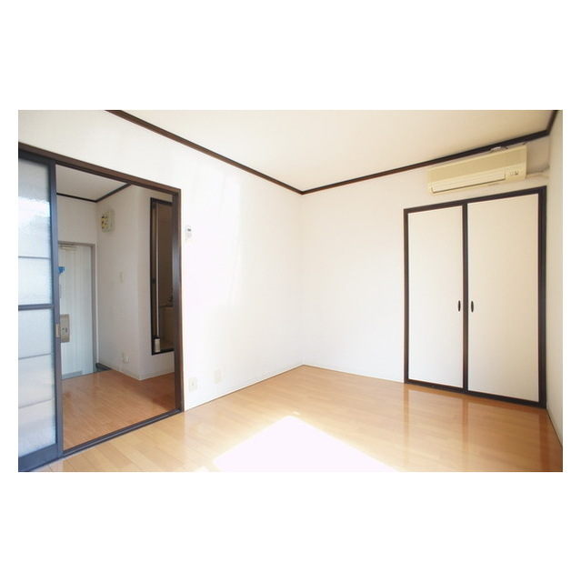 居室・リビング　明るい日差しの室内