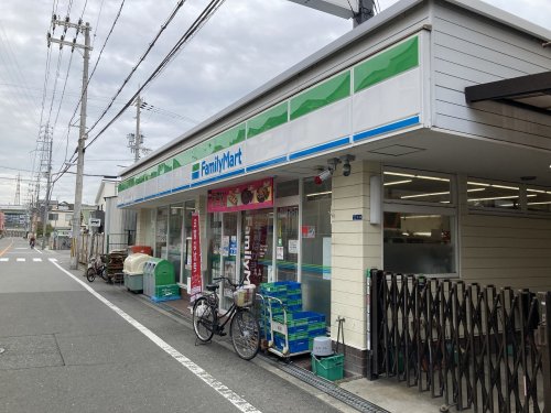 コンビニ　ファミリーマート 中島一丁目店（コンビニ）まで581m