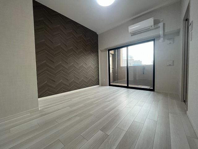 居室・リビング　同物件、別号室のものです。