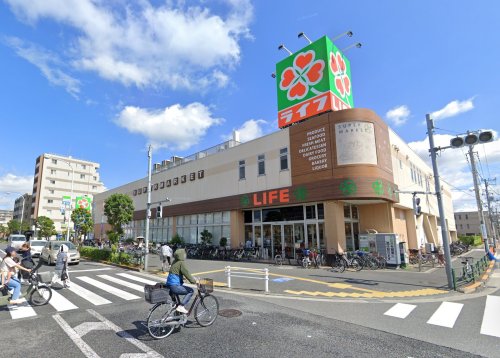 スーパー　ライフ六町駅前店（スーパー）まで445m