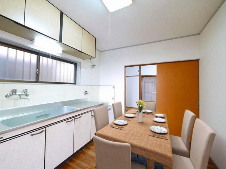 居室・リビング　CGで家具等を配置したもので家具等は含まれません