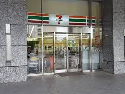 コンビニ　セブンイレブン港区海岸1丁目店（コンビニ）まで764m