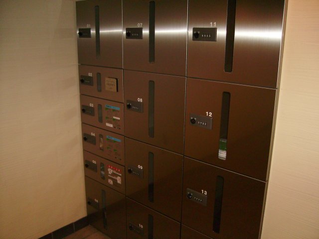 その他共有部分　不在時にも荷物を受け取れる宅配ボックス付きです