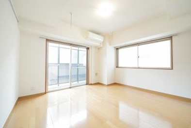 居室・リビング　二面採光のお部屋です