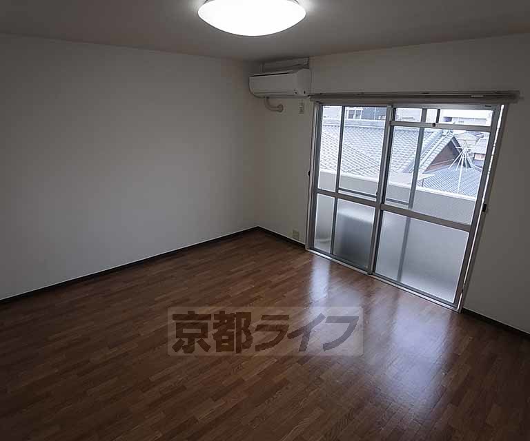 居室・リビング　広々した室内です。