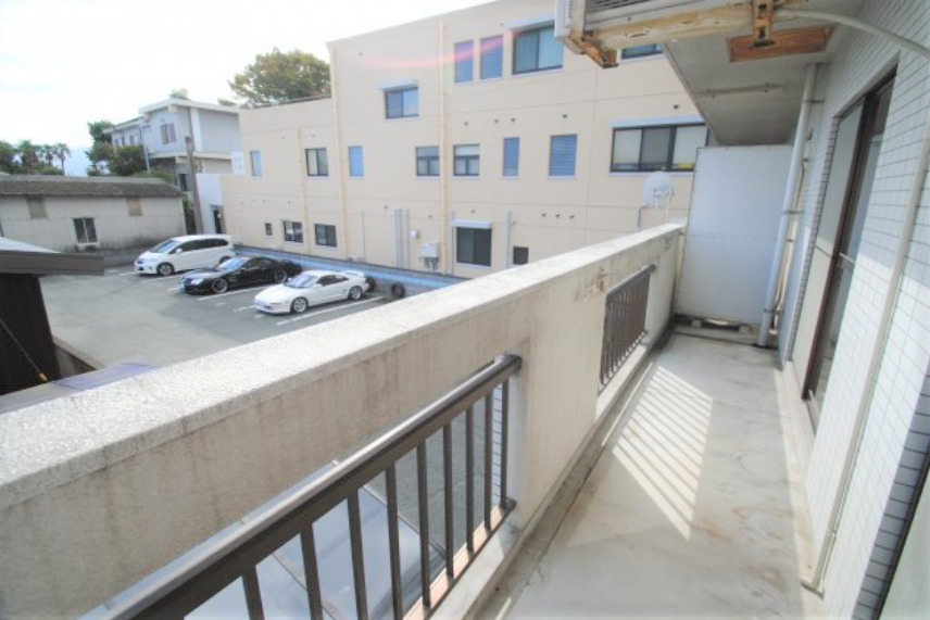 バルコニー　外からの目が気にならないバルコニーで洗濯物が干せます