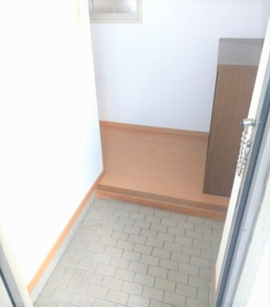 玄関　収納もある玄関です