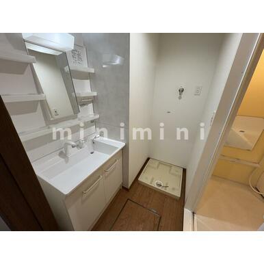 洗面設備　※写真は別号室のものですので現状優先とさせていただきます