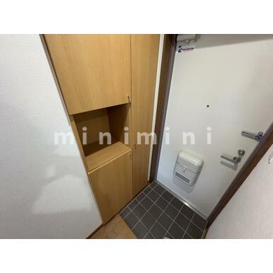 玄関　※写真は別号室のものですので現状優先とさせていただきます