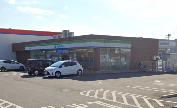 コンビニ　ファミリーマート飯能岩沢店（コンビニ）まで318m