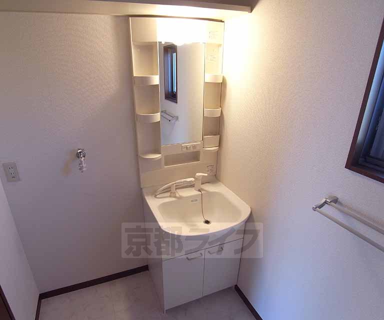 洗面設備　整理整頓のし易い洗面台。