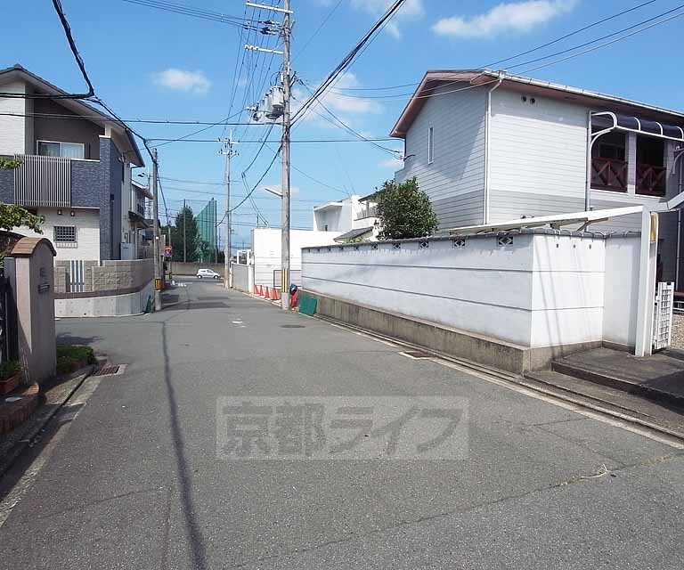 その他　目の前の道です。