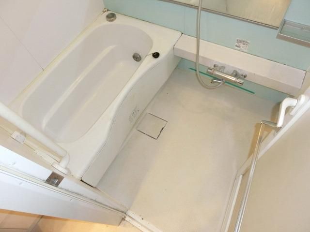 バス・シャワールーム　追い焚き・浴室乾燥機完備のバスルームです