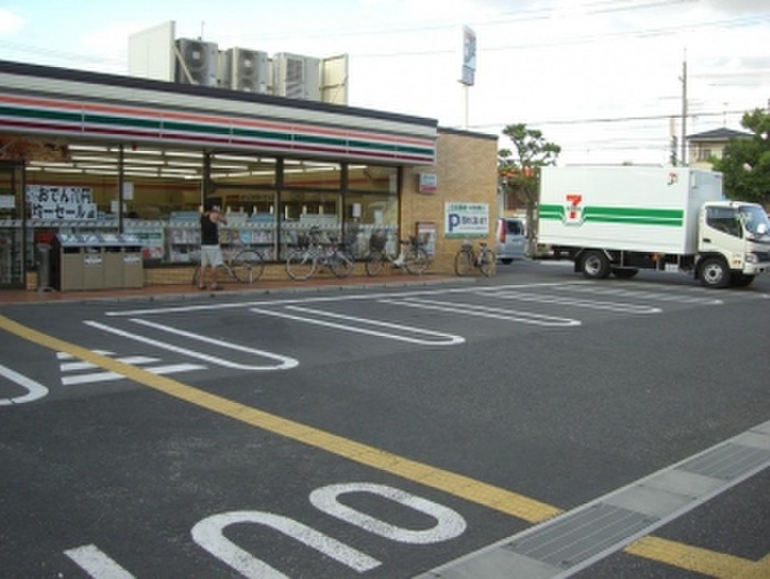 コンビニ　セブンイレブン（コンビニ）まで350m