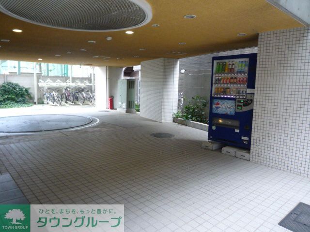 駐車場　ロビー