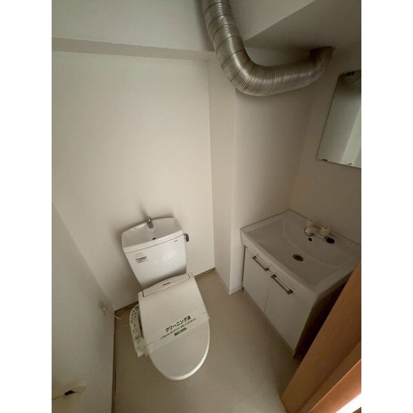 トイレ　※別室の参考写真の為、現況優先です。