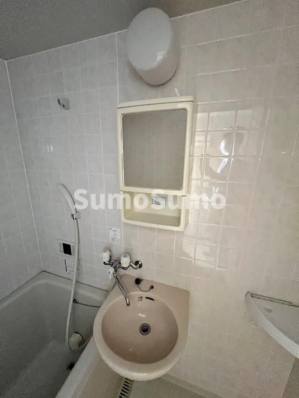 洗面設備　独立洗面台、朝の身支度には欠かせません