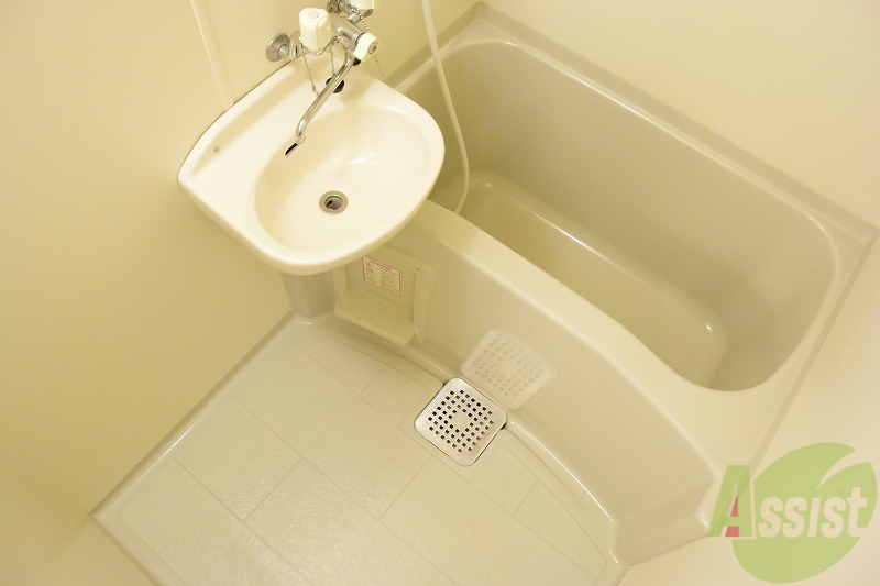 バス・シャワールーム　１日の疲れを癒せます