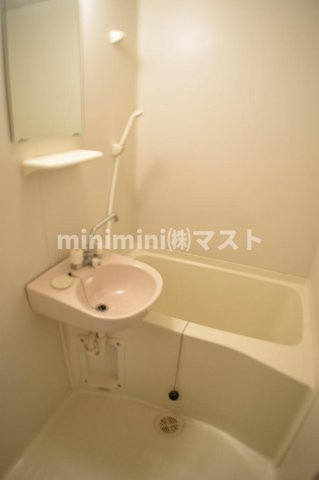 洗面設備　※同マンション別間取り参考写真です