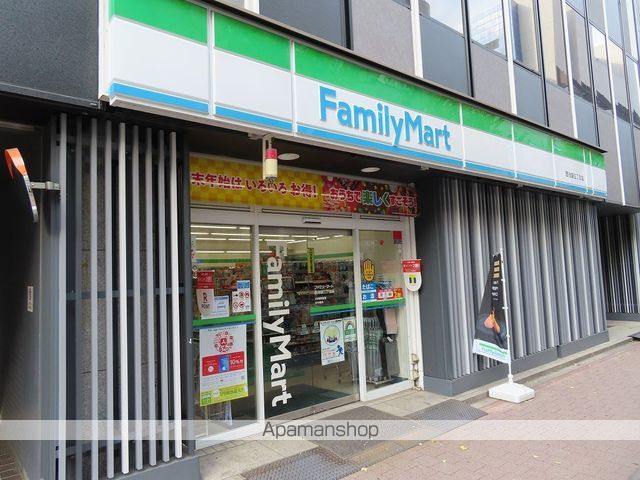 コンビニ　ファミリーマート（コンビニ）まで987m