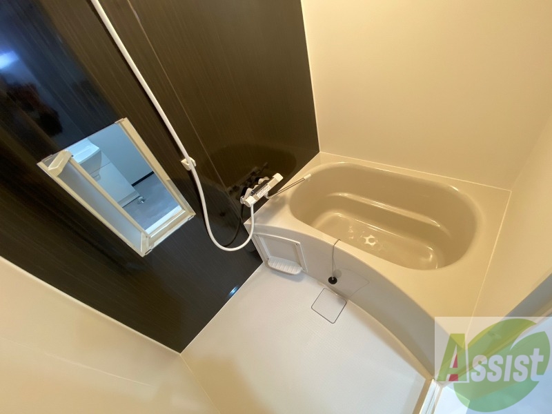 バス・シャワールーム　お風呂になります。一日の疲れを癒してくださいね。