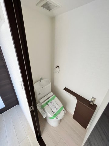 トイレ　別号室の写真です。ご参考までに