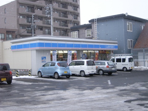 コンビニ　ローソン（コンビニ）まで200m