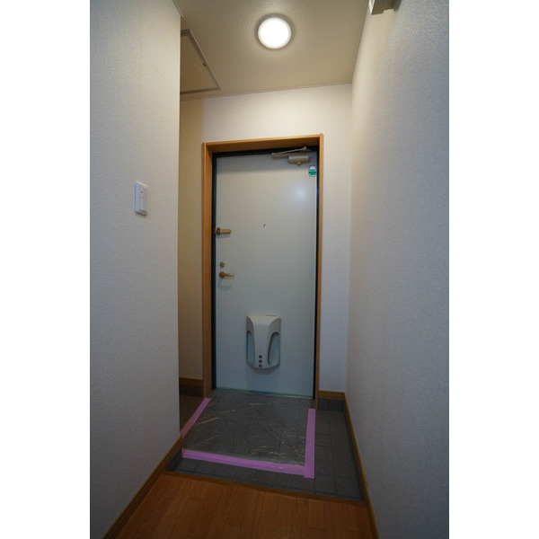 玄関　同じ建物の別のお部屋