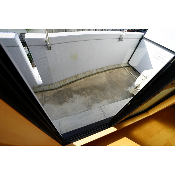 バルコニー　同じ建物の別のお部屋