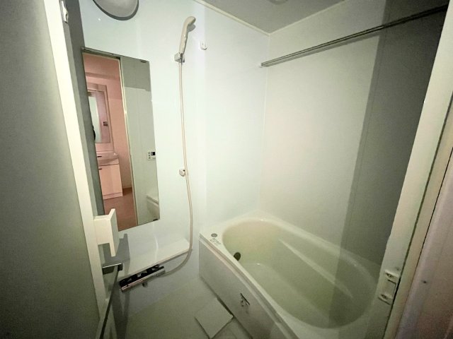 バス・シャワールーム　風呂自動お湯はり、追い炊き機能つき