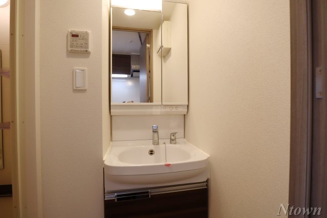 洗面設備　独立洗面化粧台付き