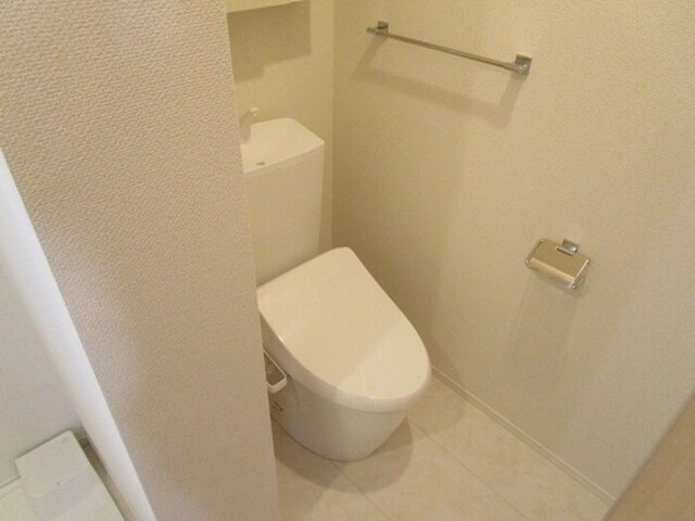 トイレ　温水洗浄暖房便座