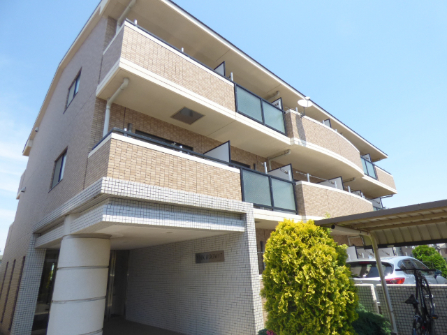 建物外観　前面駐車場に付き、日当たり大変良好！