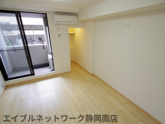 居室・リビング　こちらの居間で趣味の時間をお楽しみください