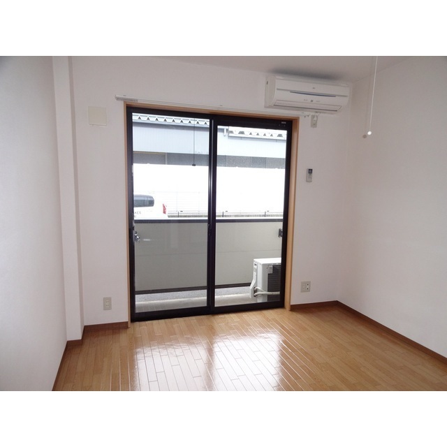 居室・リビング　※同タイプのお部屋です