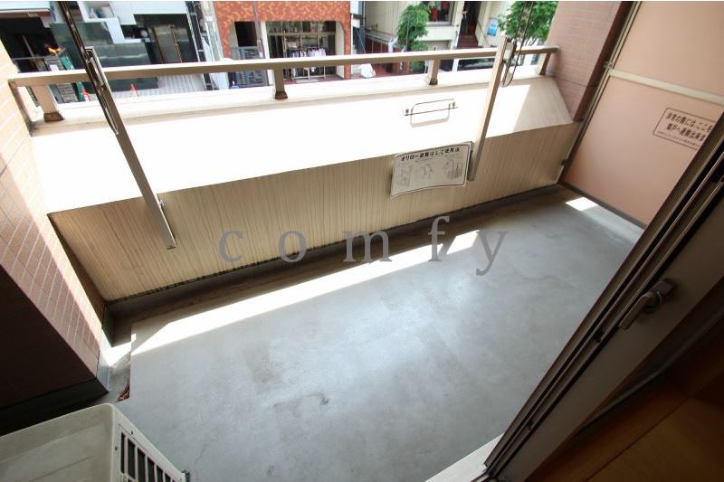 バルコニー　日当りの良いバルコニー