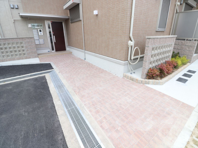 エントランス　オートロック付きで安心です