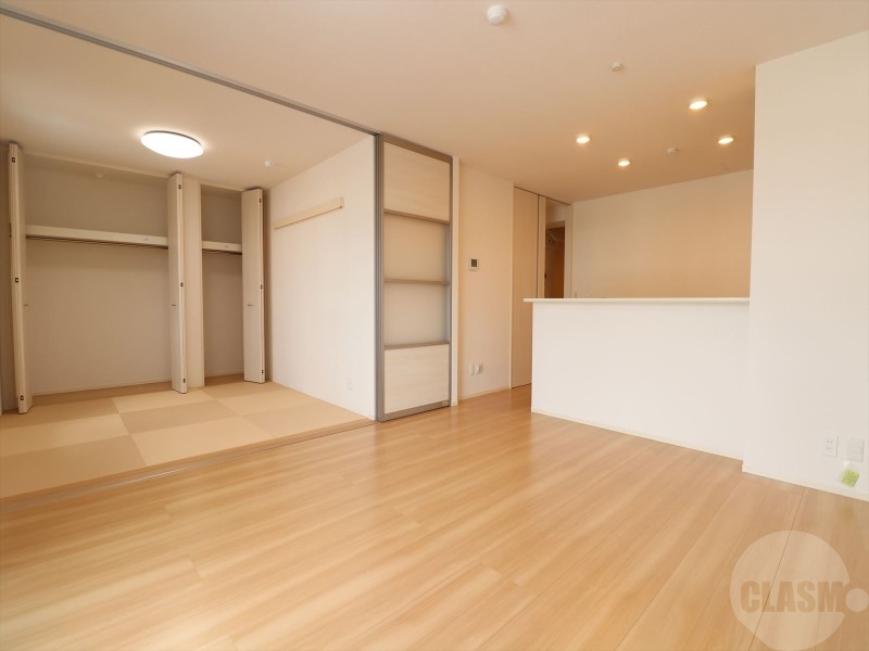 居室・リビング　明るいリビングです