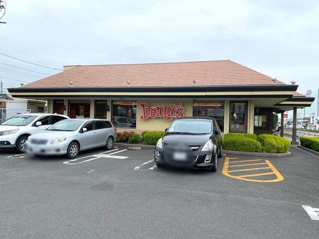飲食店　デニーズ岩槻インター店（飲食店）まで390m