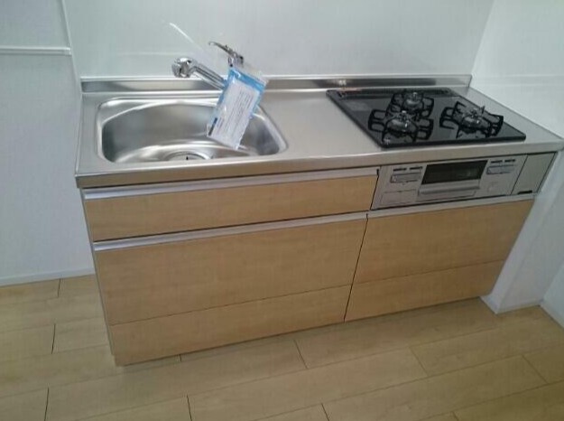 キッチン　3口ガスのシステムキッチン