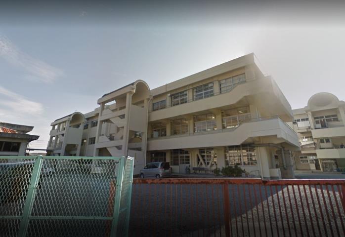 中学校　宮浦中学校（中学校）まで125m