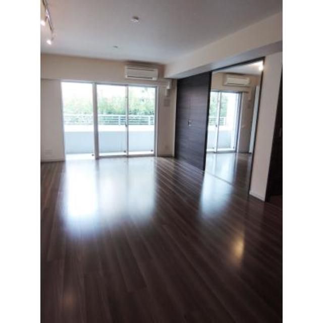 居室・リビング　写真は同タイプ住戸です。