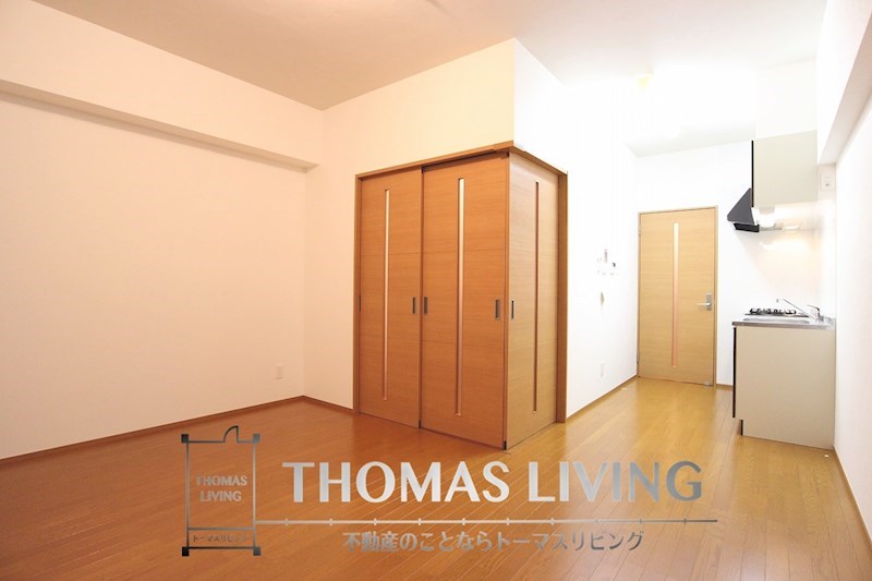 バルコニー　扉を閉めるとこんな感じのリビングです。