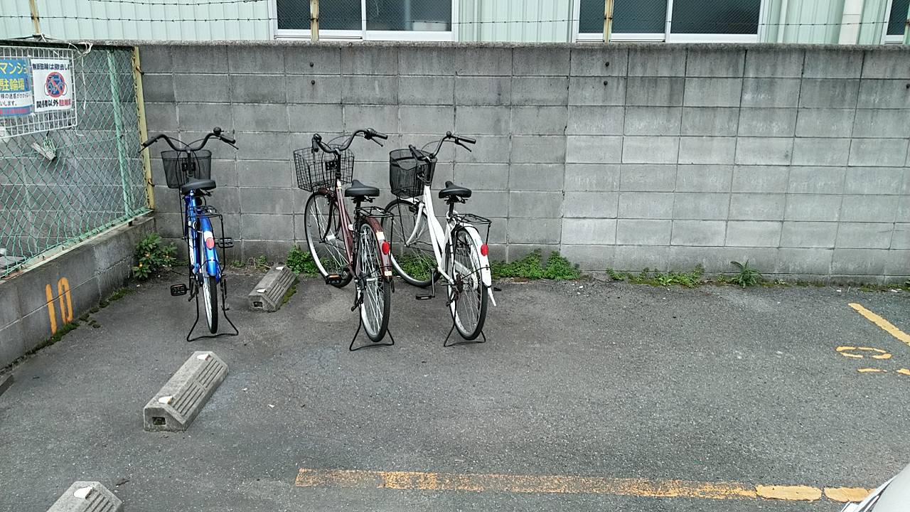 その他共有部分　マンション裏の専用駐輪場