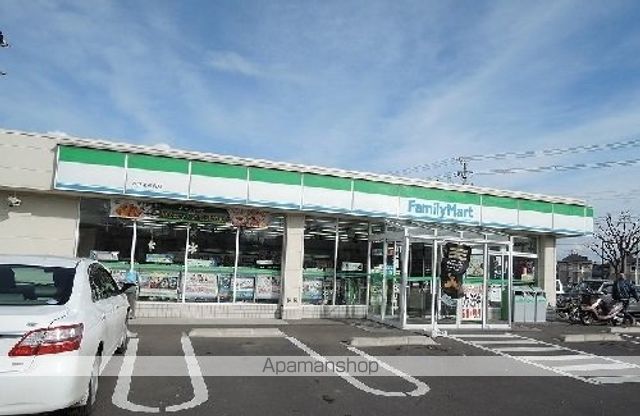 コンビニ　ファミリーマート（コンビニ）まで550m