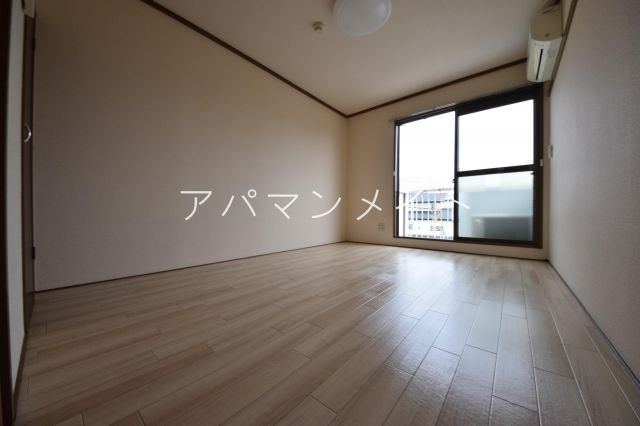 居室・リビング　ゆったり過ごせる居間です