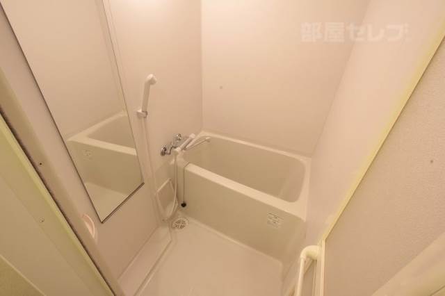 バス・シャワールーム　ゆったりとした浴室