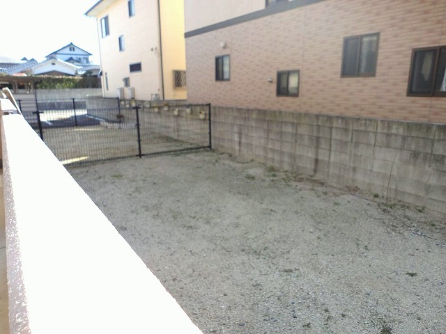 庭　広々専用庭、お子様の遊び場にどうぞ。